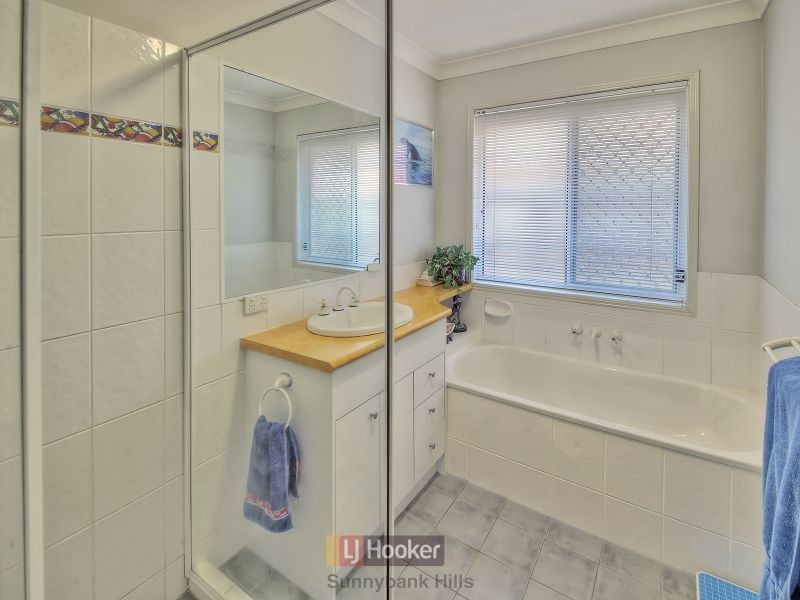 28 Magnolia Grove, Robertson QLD 4109