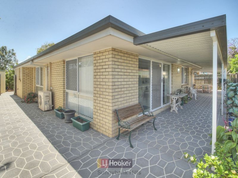 28 Magnolia Grove, Robertson QLD 4109