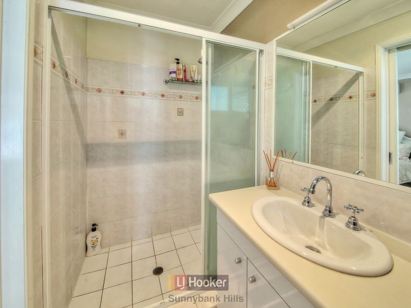 1 Lochore Court, Crestmead QLD 4132