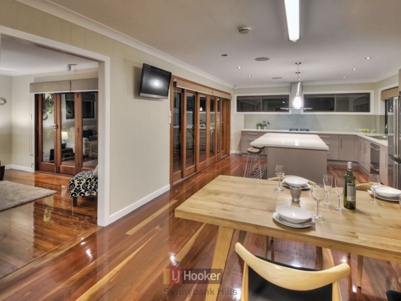 6 Rhyl Street, Macgregor QLD 4109