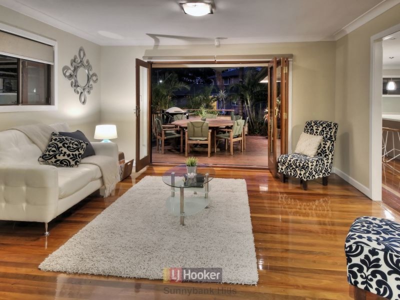 6 Rhyl Street, Macgregor QLD 4109