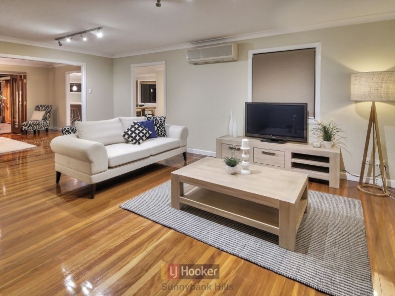 6 Rhyl Street, Macgregor QLD 4109