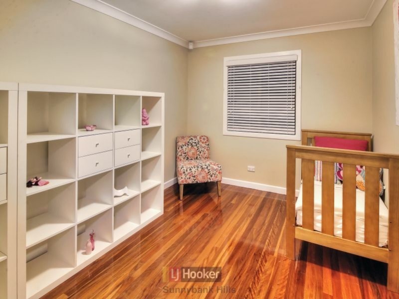 6 Rhyl Street, Macgregor QLD 4109