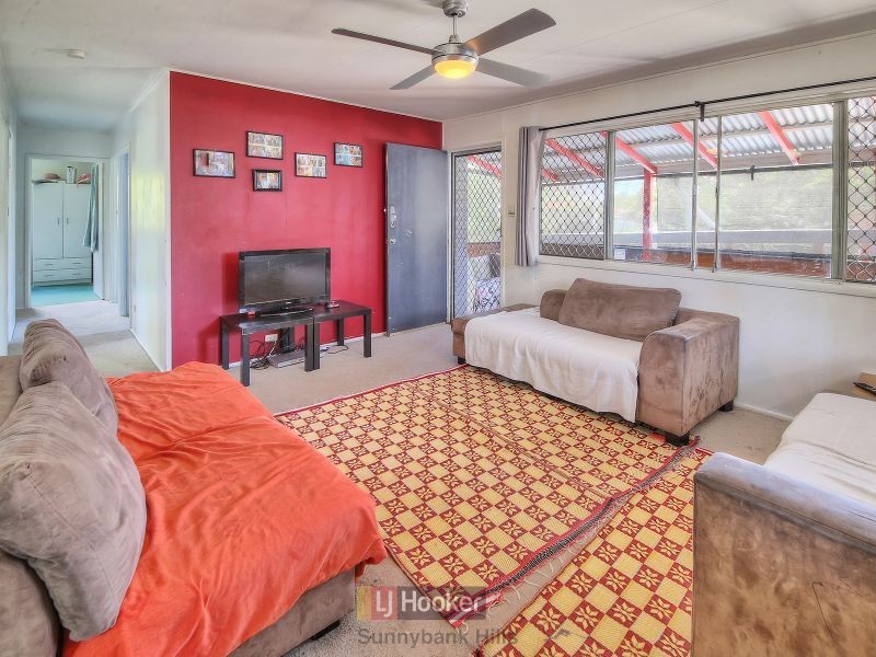 1 Dawson Road, Woodridge QLD 4114