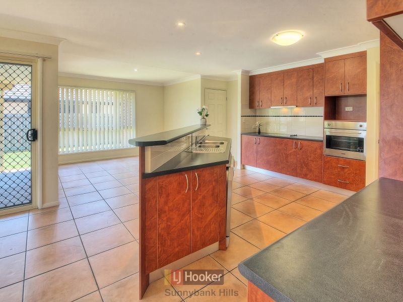 7 Finke Close, Parkinson QLD 4115