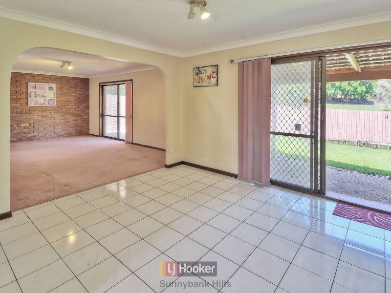 19 Roosevelt Drive, Stretton QLD 4116