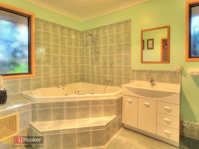 2 Chateau Street, Calamvale QLD 4116