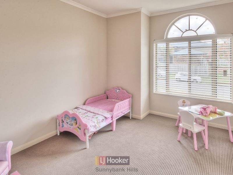 11 Mayfair Place, Stretton QLD 4116