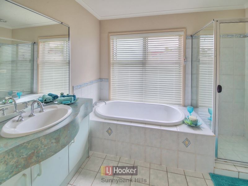 11 Mayfair Place, Stretton QLD 4116