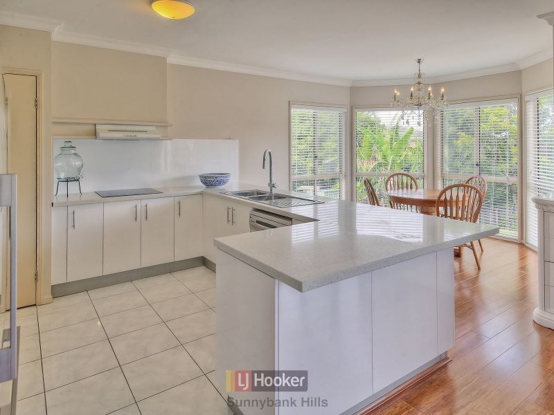 11 Mayfair Place, Stretton QLD 4116