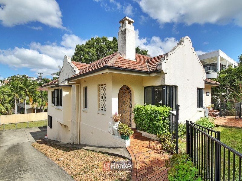 10 Grays Road, Hamilton QLD 4007