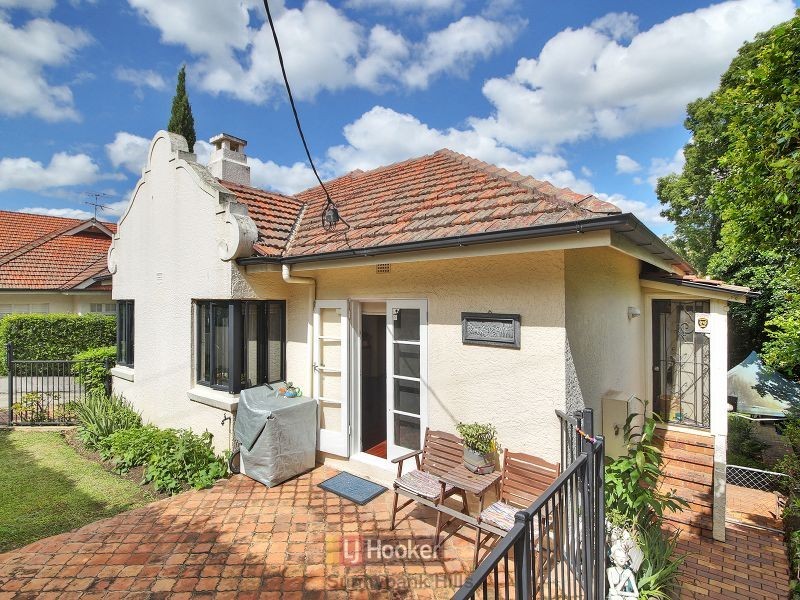 10 Grays Road, Hamilton QLD 4007