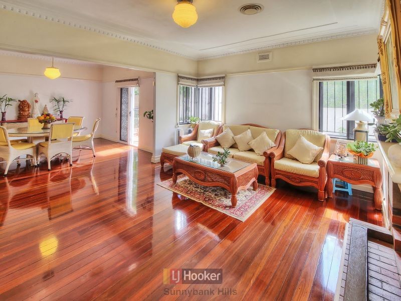 10 Grays Road, Hamilton QLD 4007