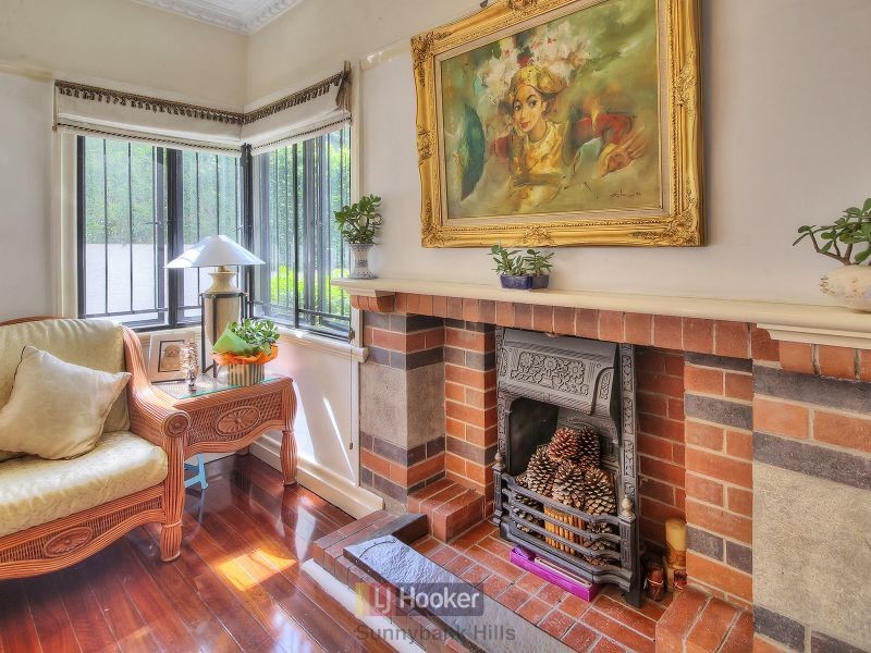 10 Grays Road, Hamilton QLD 4007