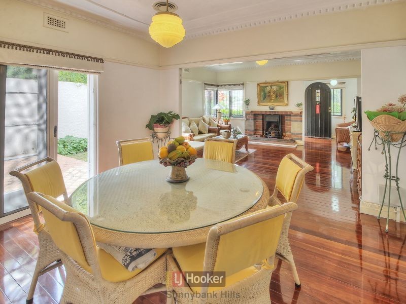 10 Grays Road, Hamilton QLD 4007