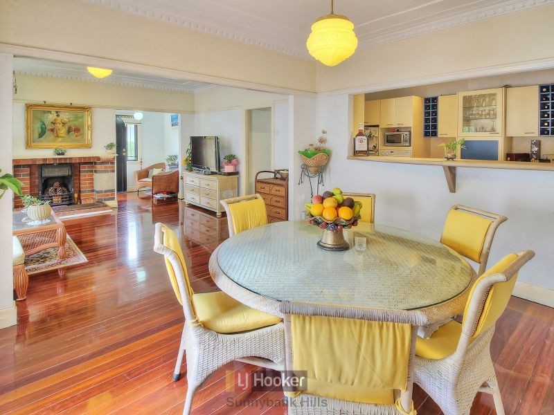 10 Grays Road, Hamilton QLD 4007