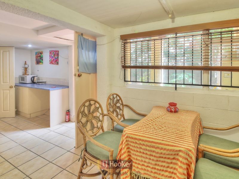 10 Grays Road, Hamilton QLD 4007