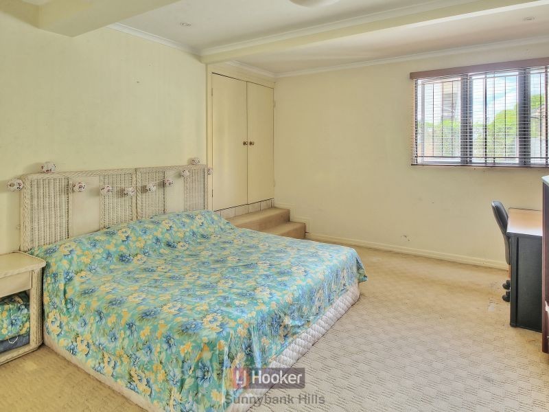 10 Grays Road, Hamilton QLD 4007