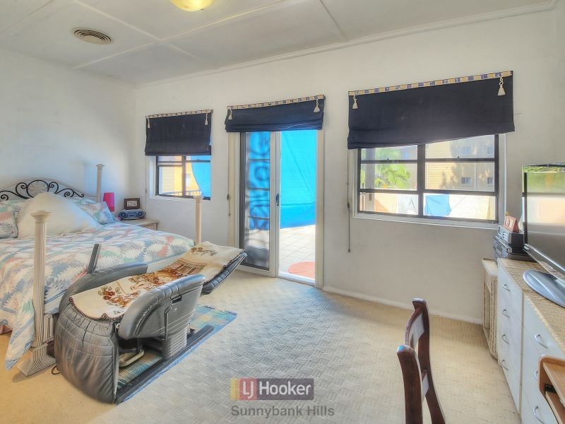 10 Grays Road, Hamilton QLD 4007