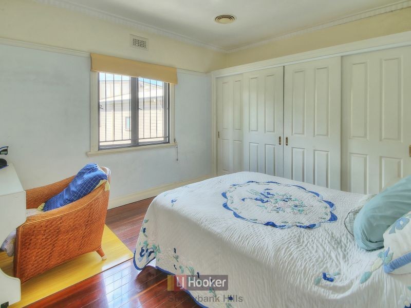 10 Grays Road, Hamilton QLD 4007