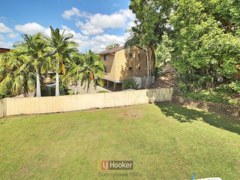 10 Grays Road, Hamilton QLD 4007