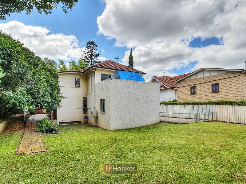 10 Grays Road, Hamilton QLD 4007