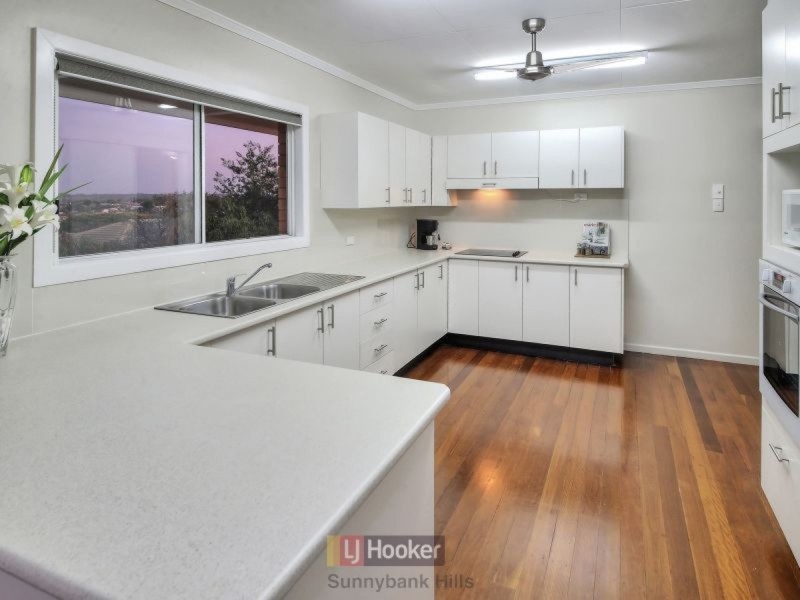 19 Koumala Street, Mansfield QLD 4122