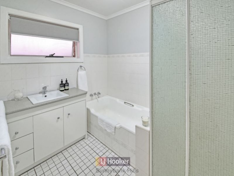 19 Koumala Street, Mansfield QLD 4122