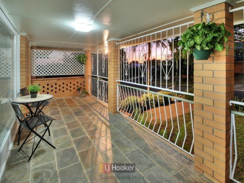 19 Koumala Street, Mansfield QLD 4122