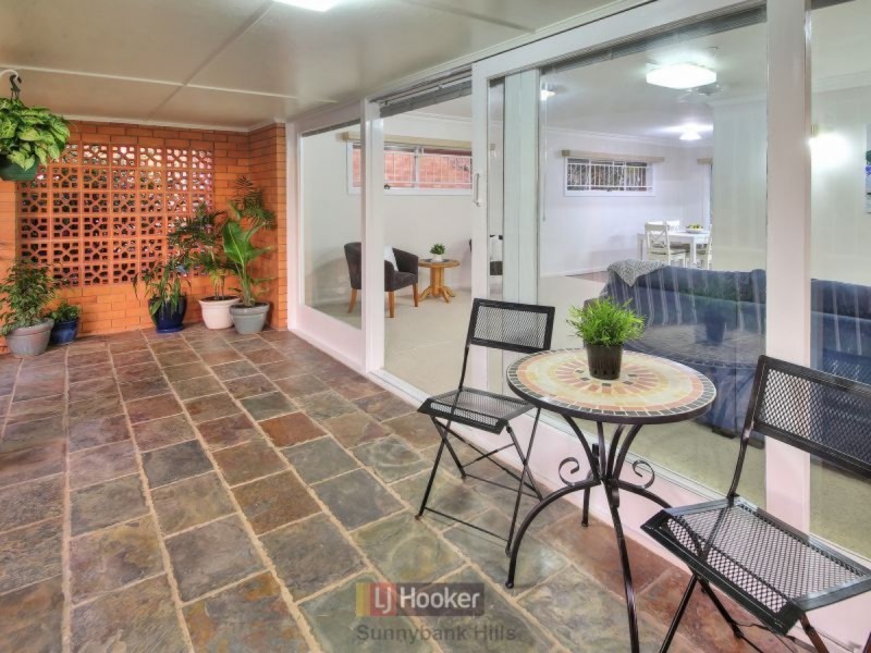 19 Koumala Street, Mansfield QLD 4122