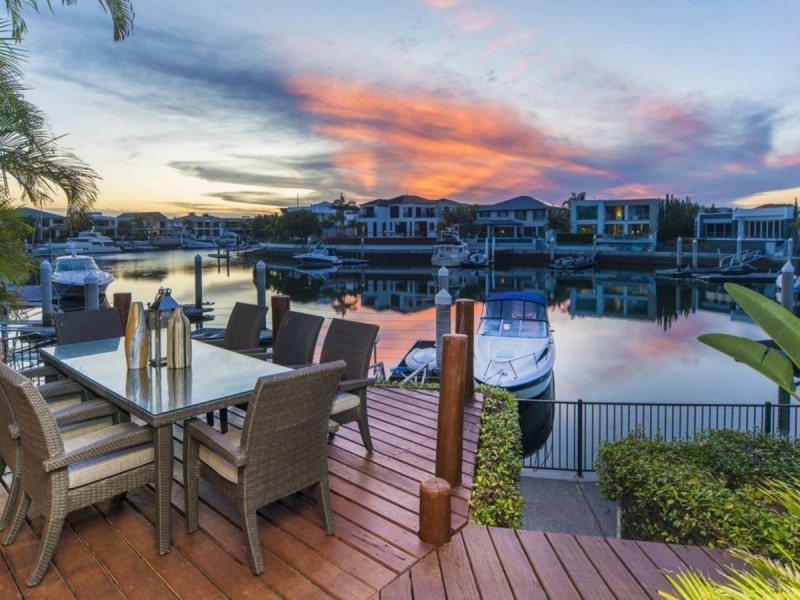 17 King Charles Drive, Paradise Point QLD 4216