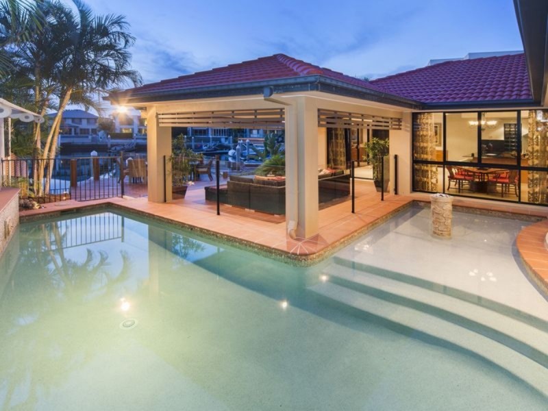 17 King Charles Drive, Paradise Point QLD 4216