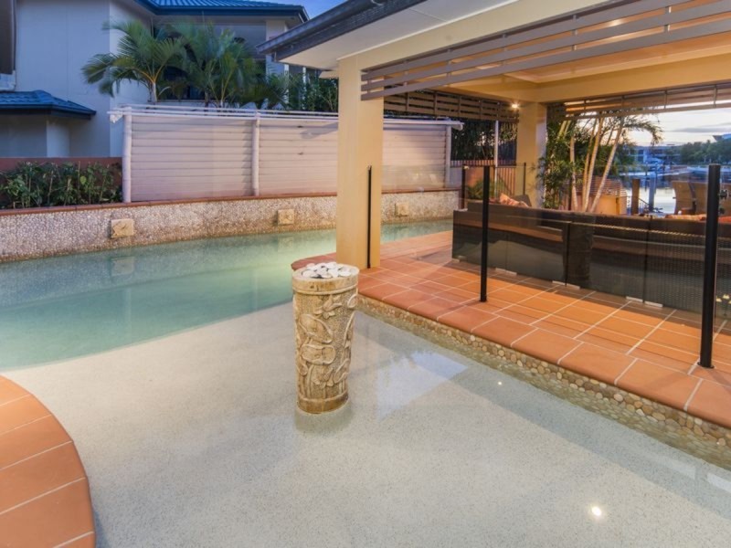 17 King Charles Drive, Paradise Point QLD 4216