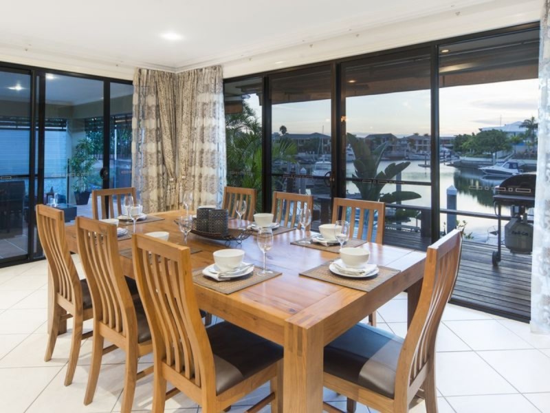 17 King Charles Drive, Paradise Point QLD 4216