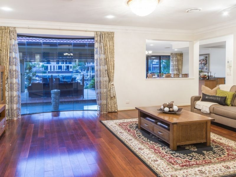 17 King Charles Drive, Paradise Point QLD 4216