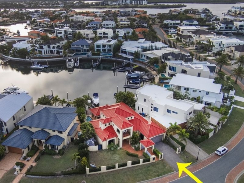 17 King Charles Drive, Paradise Point QLD 4216