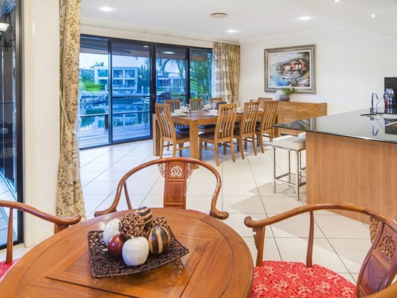 17 King Charles Drive, Paradise Point QLD 4216