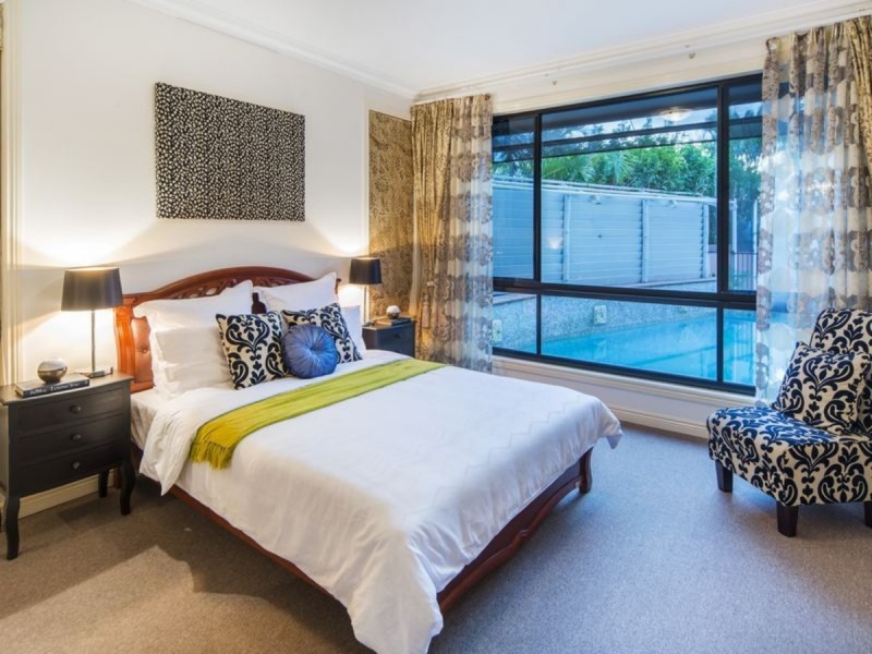 17 King Charles Drive, Paradise Point QLD 4216