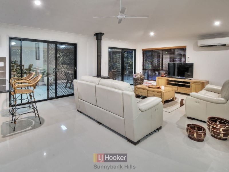 19 Yewleaf Place, Calamvale QLD 4116