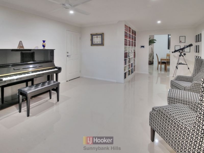 19 Yewleaf Place, Calamvale QLD 4116