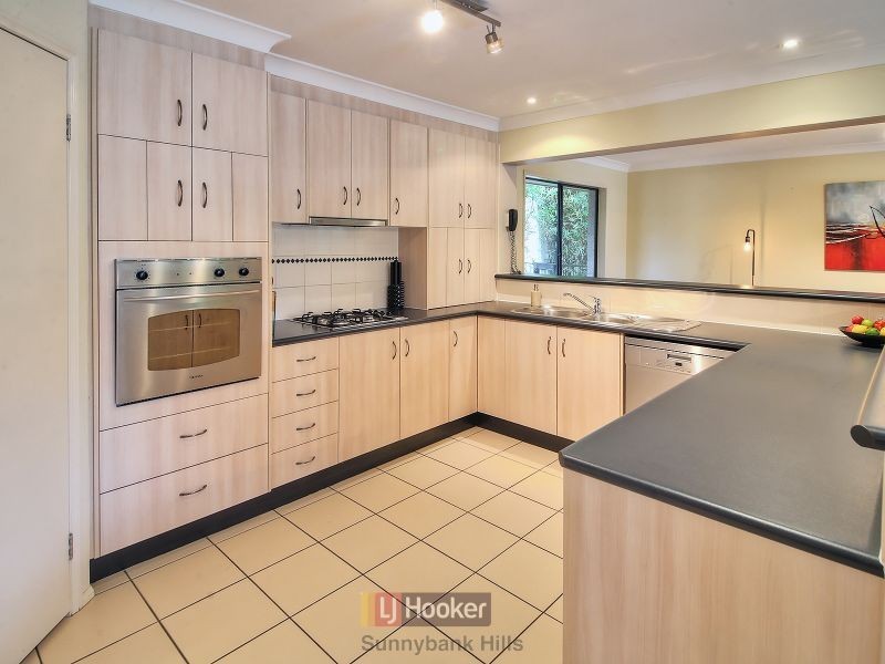 29 Regal Place, Eight Mile Plains QLD 4113