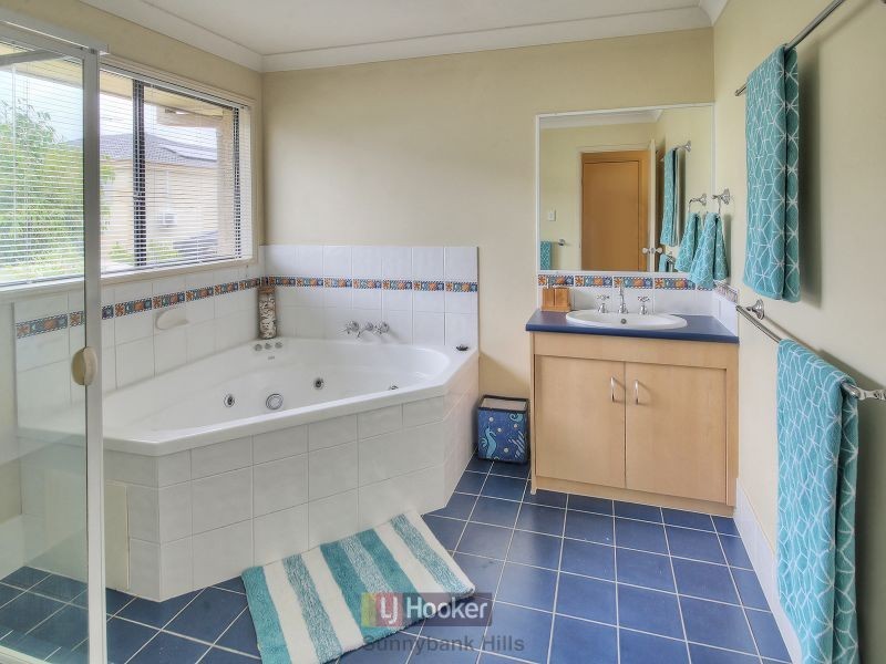 29 Regal Place, Eight Mile Plains QLD 4113