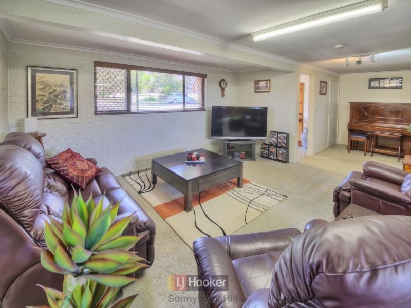 13 Genoa Street, Macgregor QLD 4109