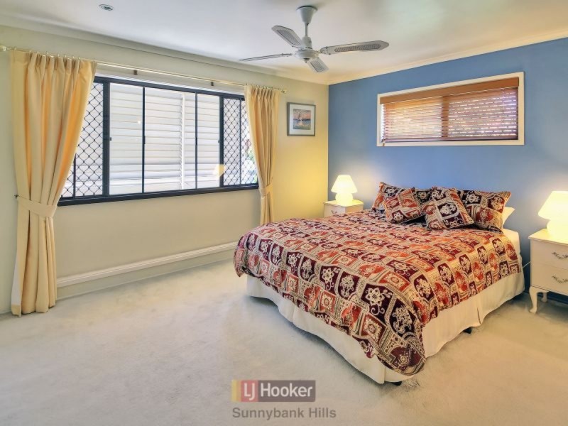 13 Genoa Street, Macgregor QLD 4109