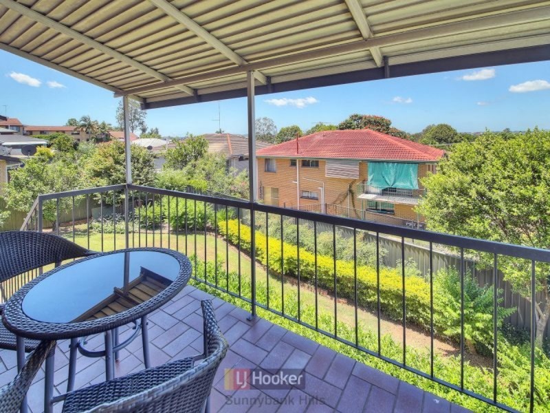 13 Genoa Street, Macgregor QLD 4109