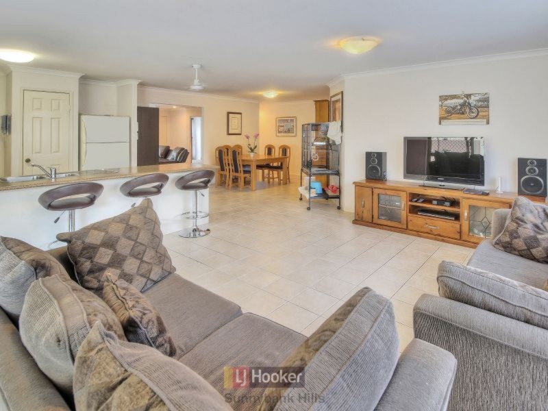 9 Innes Close, Parkinson QLD 4115