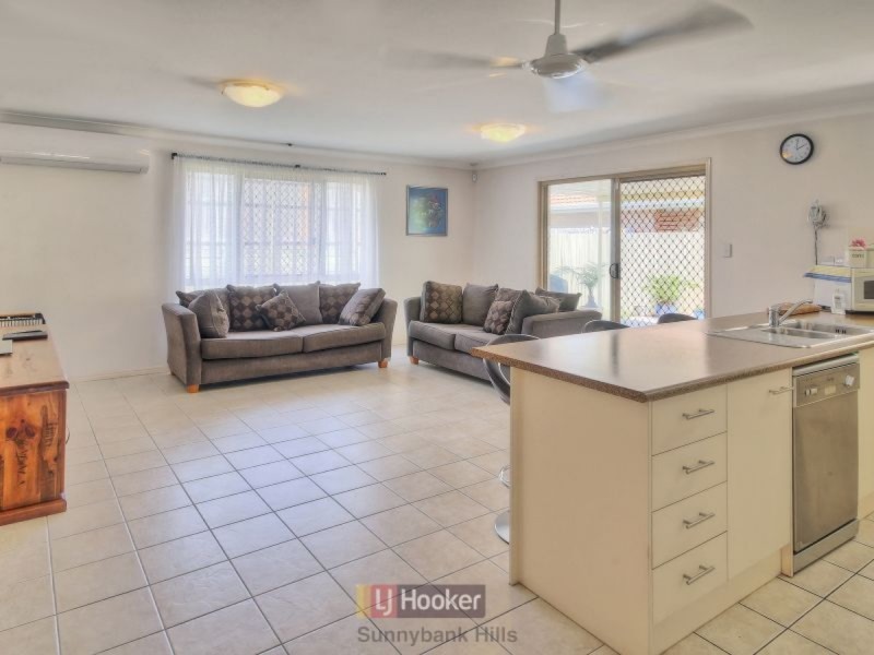 9 Innes Close, Parkinson QLD 4115