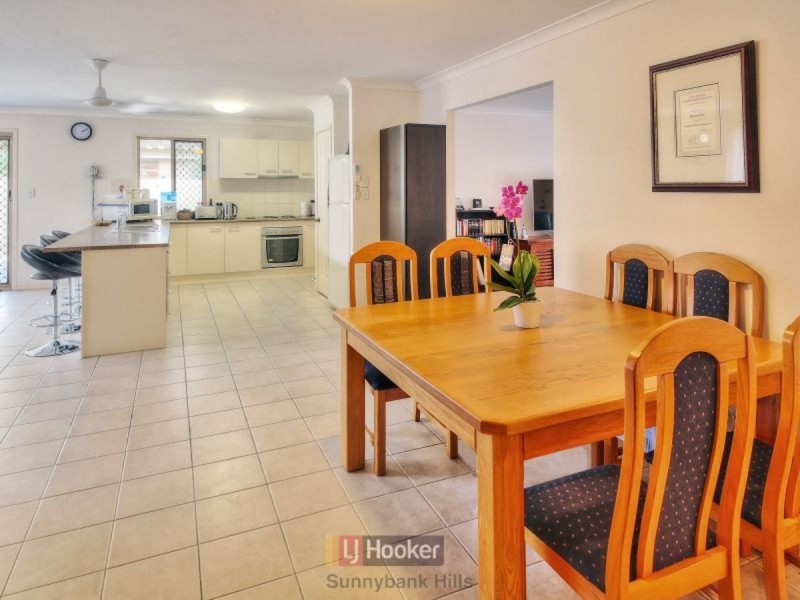 9 Innes Close, Parkinson QLD 4115