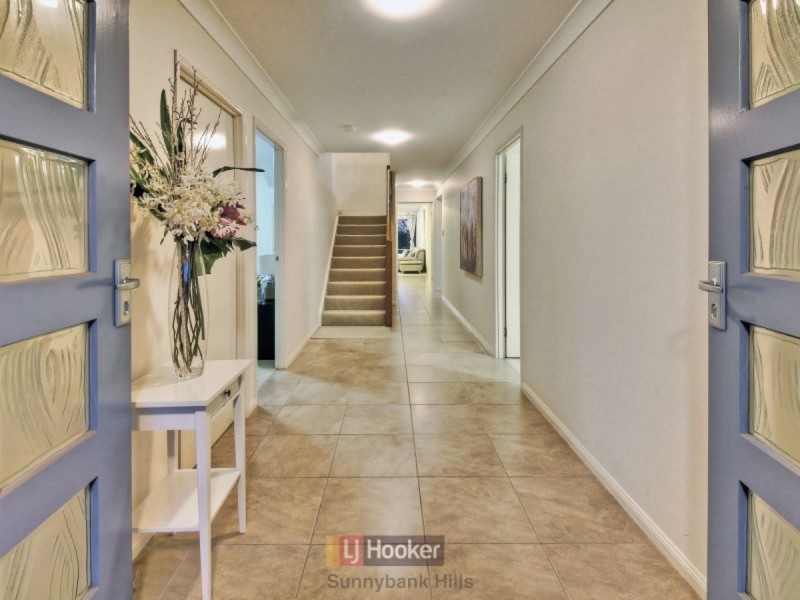 18 Larapinta Circuit, Parkinson QLD 4115