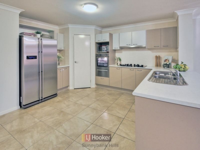 18 Larapinta Circuit, Parkinson QLD 4115